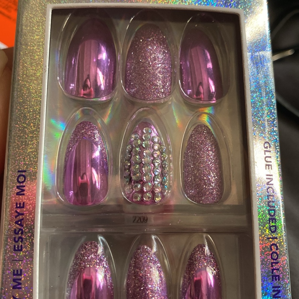 3/$20 Vegan glitter pink Press on nails. - Picture 4 of 4